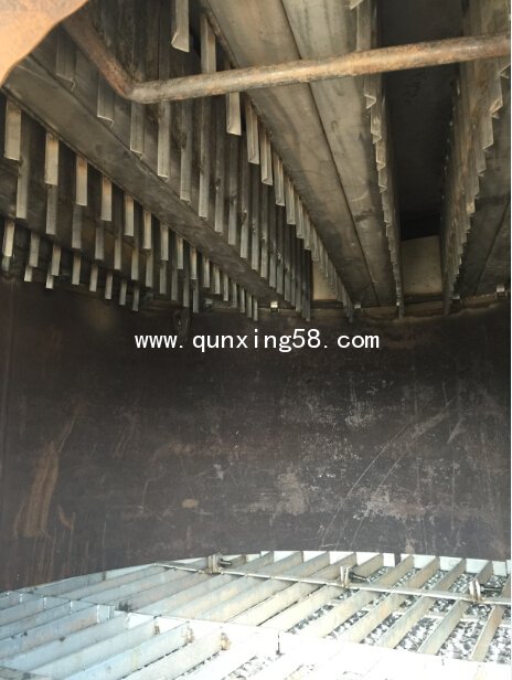 安裝好的槽盤(pán)式分布器金屬波紋